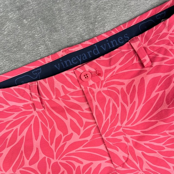 Vineyard Vines Other - Vineyard Vines Performance Breaker Shorts Mens 32 Pink Bloom Geometric AOP Golf‎